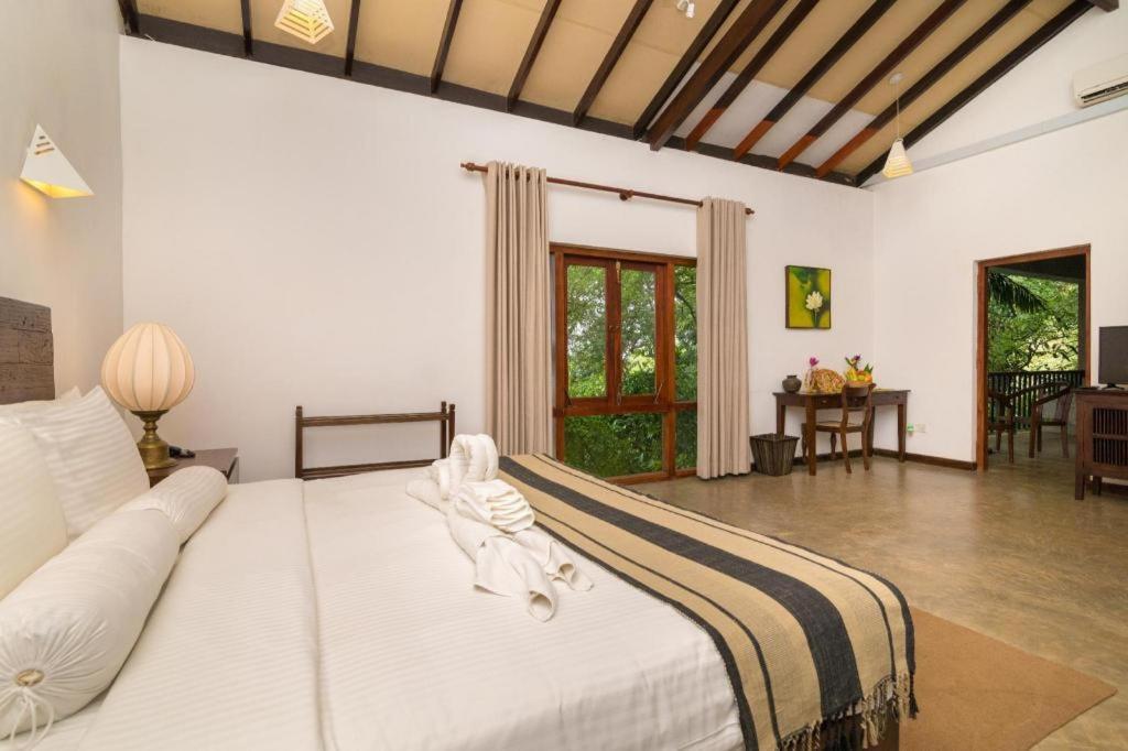 Roman Lake Ayurveda Boutique Resort Ahungalla Extérieur photo