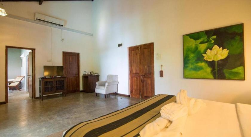Roman Lake Ayurveda Boutique Resort Ahungalla Extérieur photo