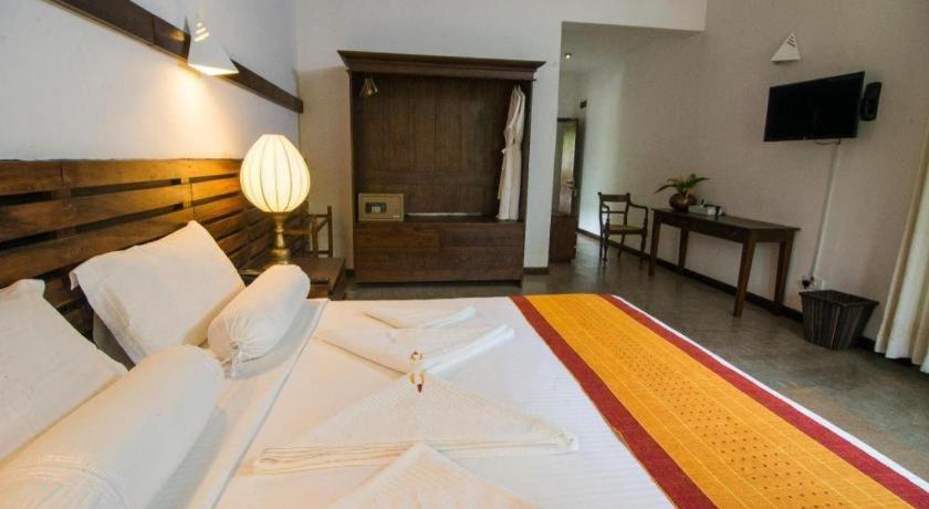 Roman Lake Ayurveda Boutique Resort Ahungalla Extérieur photo